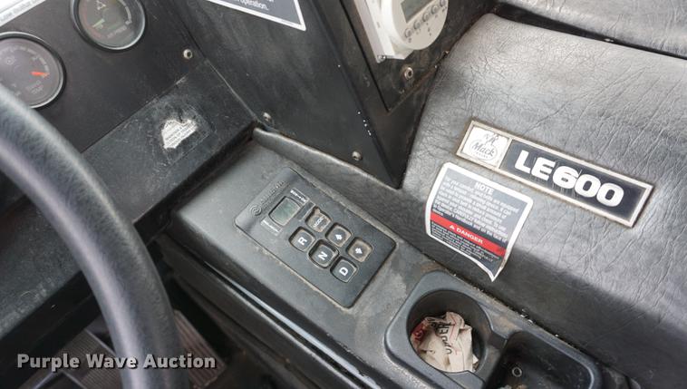 image for item DF1740 2010 Mack LE600 refuse truck