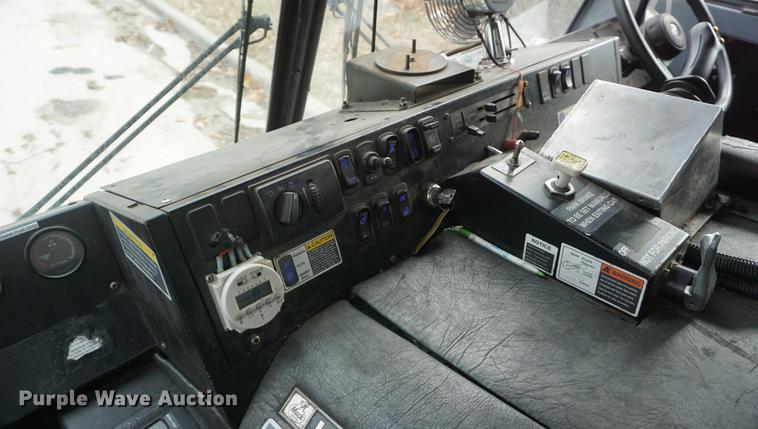 image for item DF1740 2010 Mack LE600 refuse truck