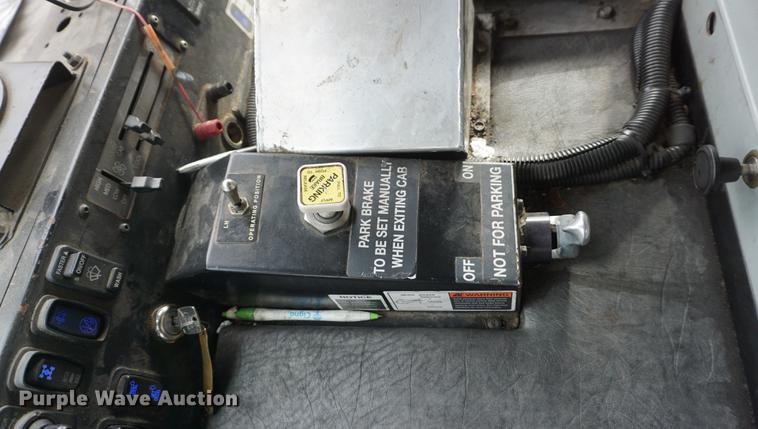 image for item DF1740 2010 Mack LE600 refuse truck