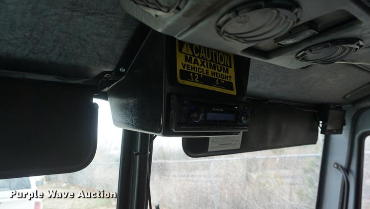 image for item DF1740 2010 Mack LE600 refuse truck