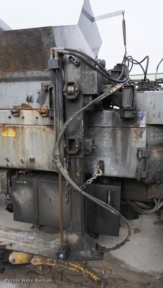 image for item DF1740 2010 Mack LE600 refuse truck