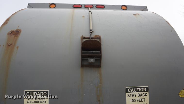 image for item DF1740 2010 Mack LE600 refuse truck