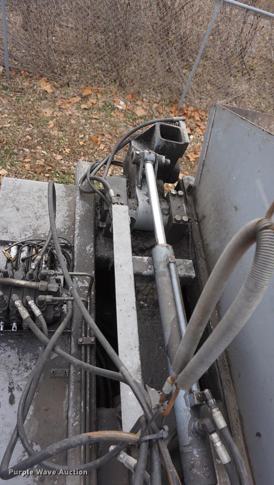 image for item DF1740 2010 Mack LE600 refuse truck