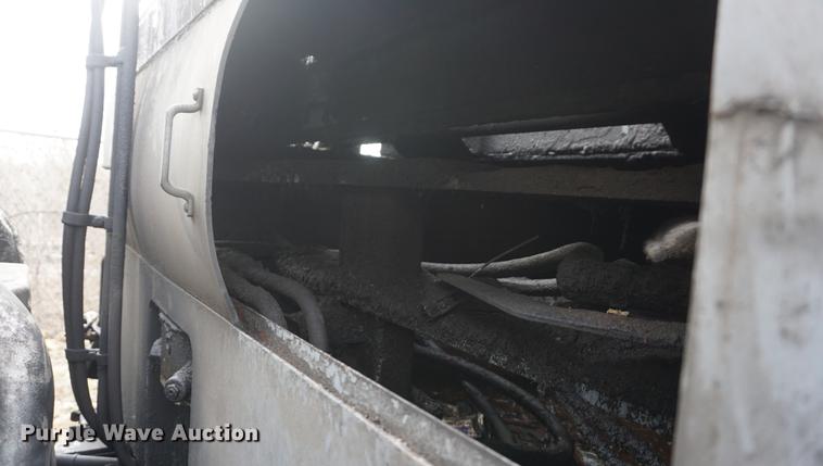 image for item DF1740 2010 Mack LE600 refuse truck