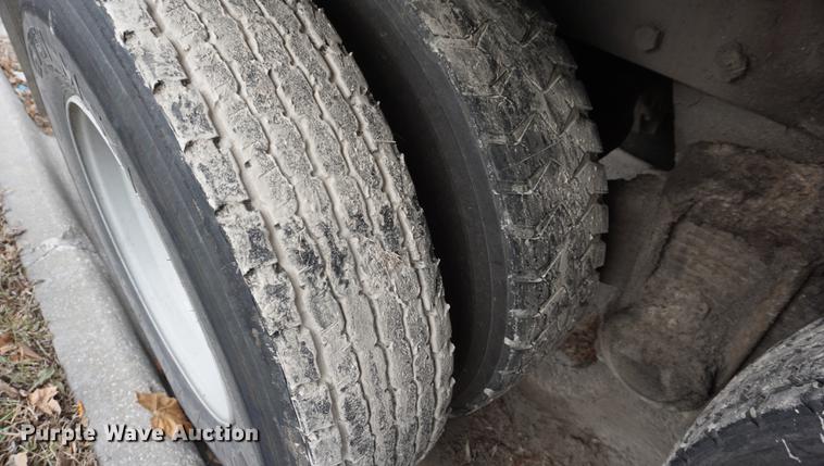 image for item DF1740 2010 Mack LE600 refuse truck