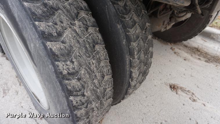 image for item DF1740 2010 Mack LE600 refuse truck