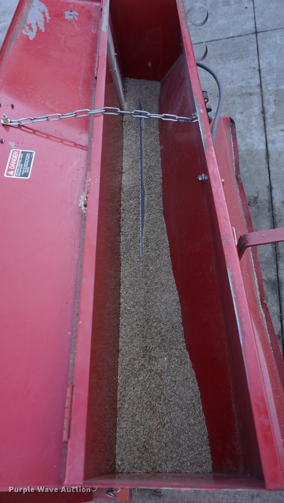 image for item DF1741 2004 Toro 93 seeder