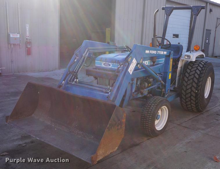 image for item DF1742 1986 Ford 1910 tractor