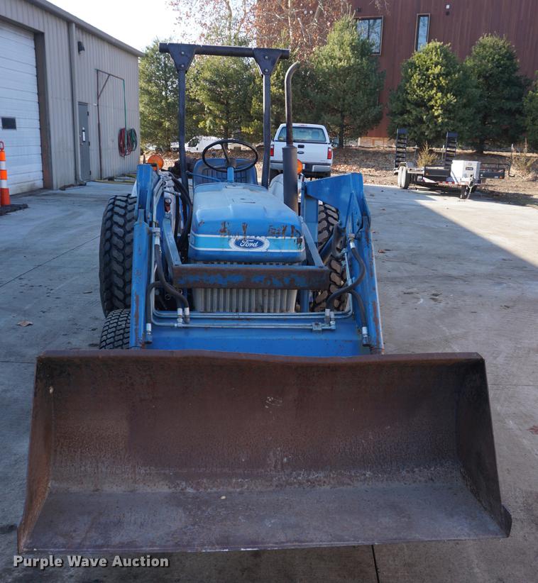 image for item DF1742 1986 Ford 1910 tractor