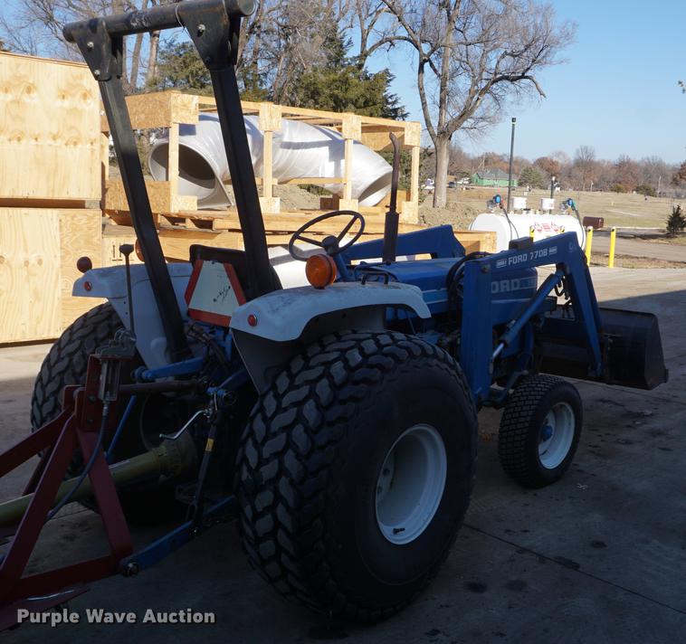 image for item DF1742 1986 Ford 1910 tractor