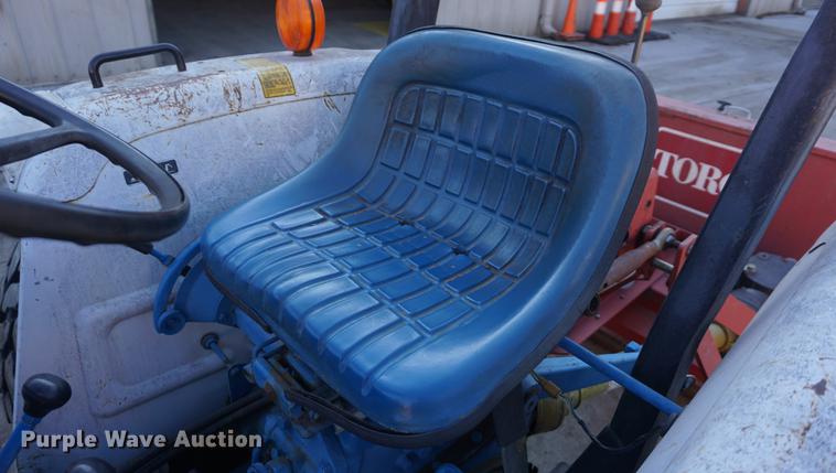 image for item DF1742 1986 Ford 1910 tractor