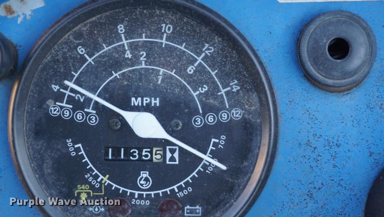 image for item DF1742 1986 Ford 1910 tractor