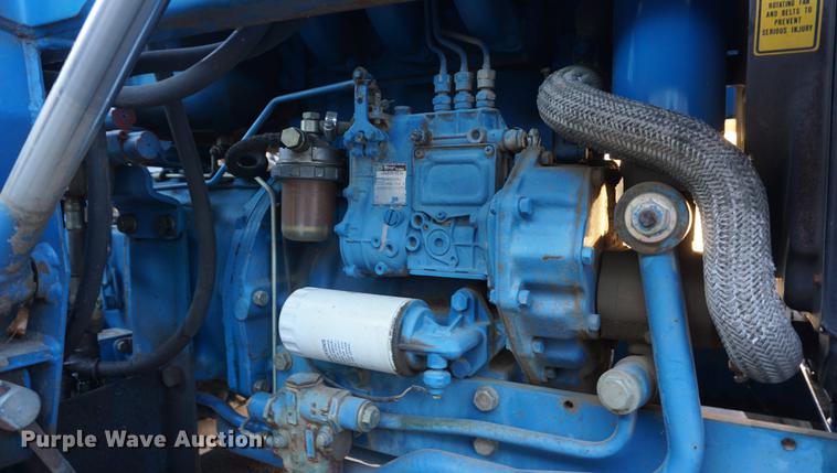 image for item DF1742 1986 Ford 1910 tractor