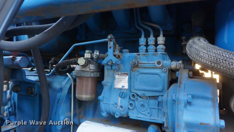 image for item DF1742 1986 Ford 1910 tractor