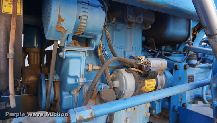 image for item DF1742 1986 Ford 1910 tractor