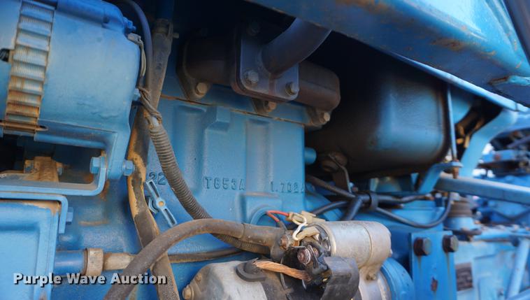 image for item DF1742 1986 Ford 1910 tractor
