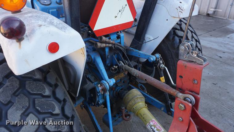 image for item DF1742 1986 Ford 1910 tractor