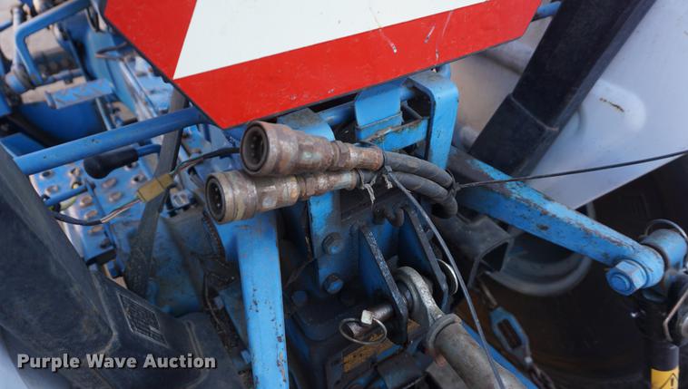 image for item DF1742 1986 Ford 1910 tractor