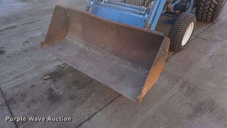 image for item DF1742 1986 Ford 1910 tractor