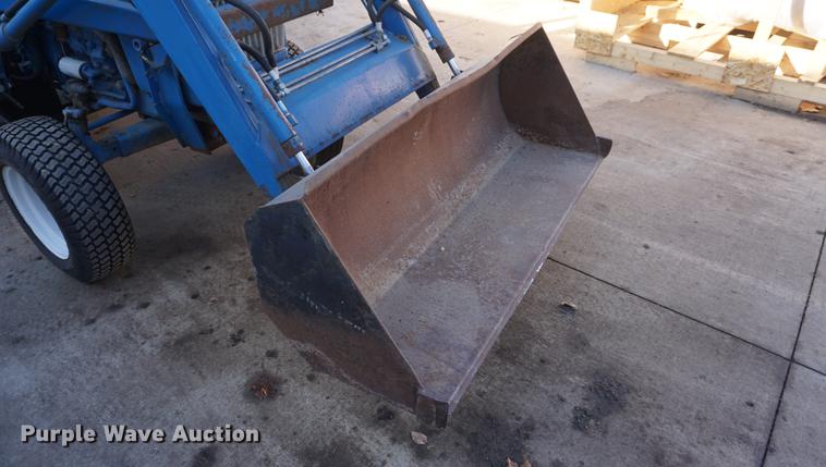 image for item DF1742 1986 Ford 1910 tractor