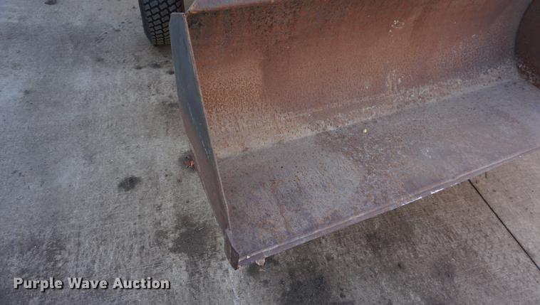 image for item DF1742 1986 Ford 1910 tractor