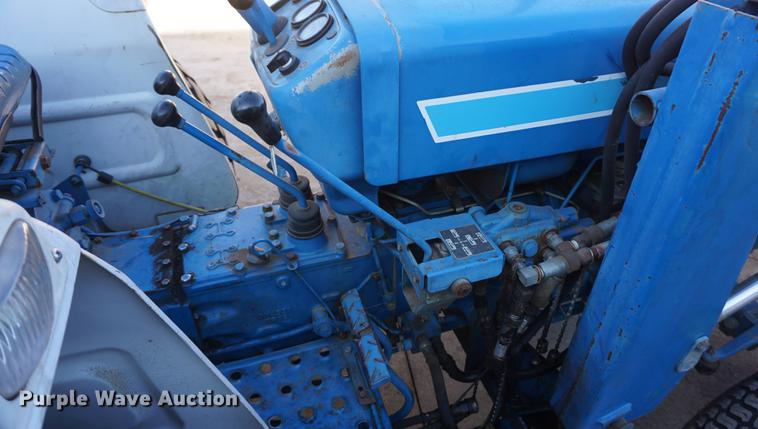 image for item DF1742 1986 Ford 1910 tractor