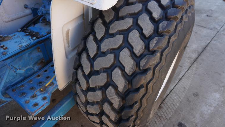 image for item DF1742 1986 Ford 1910 tractor