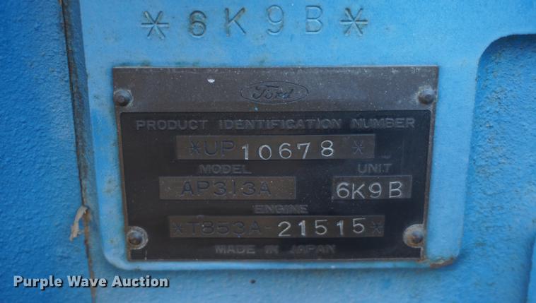 image for item DF1742 1986 Ford 1910 tractor