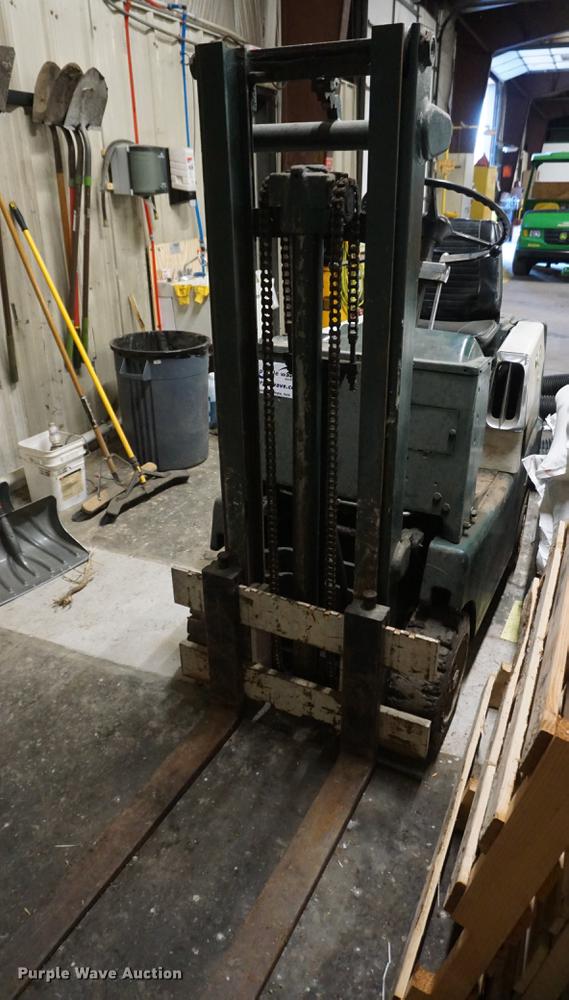 image for item DF1743 Clark forklift