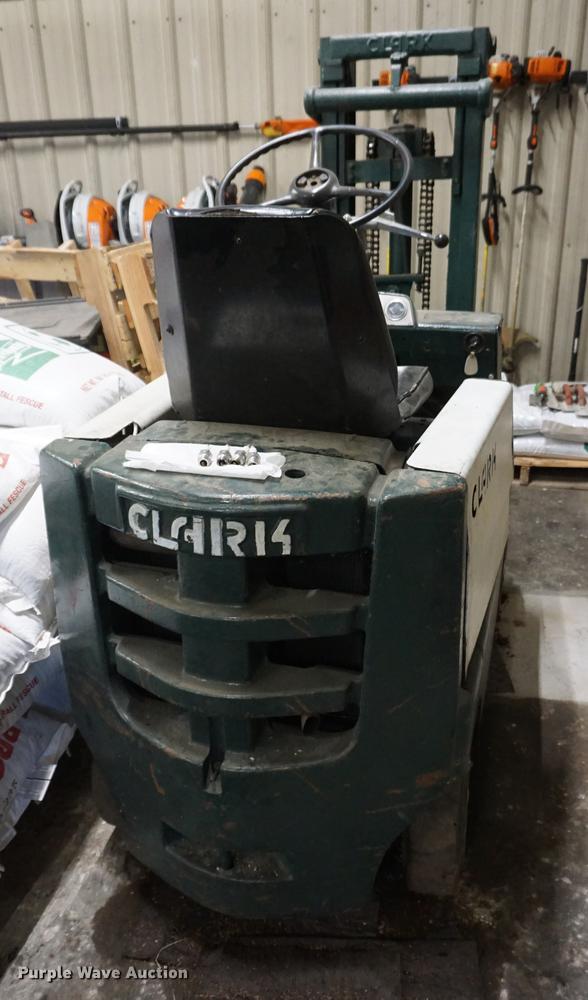 image for item DF1743 Clark forklift