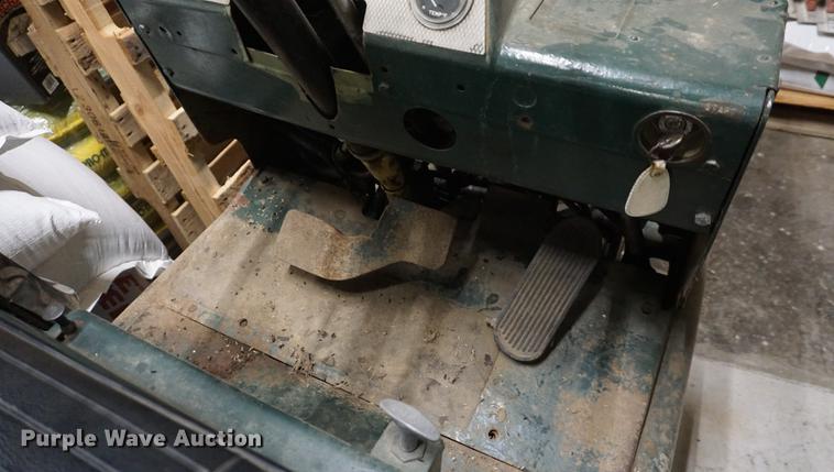 image for item DF1743 Clark forklift