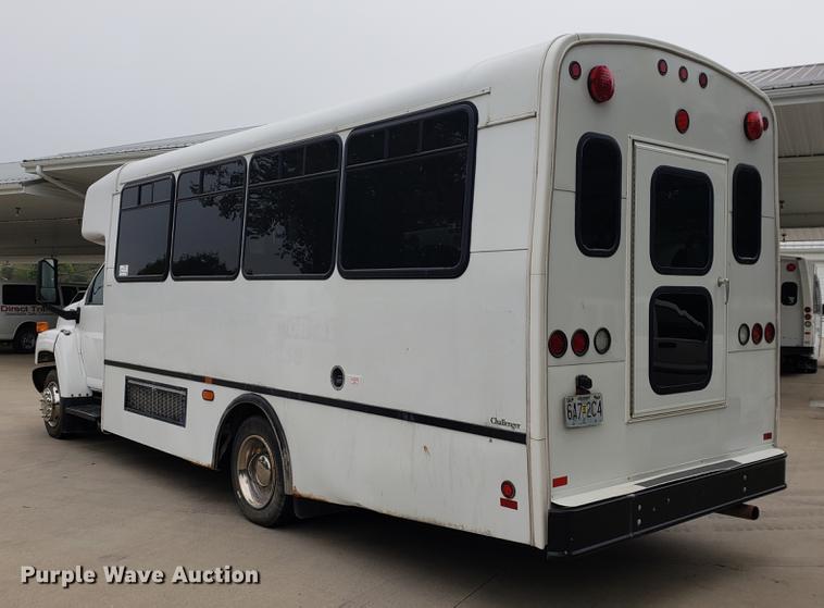 image for item DF2445 2009 Chevrolet C5500 shuttle bus
