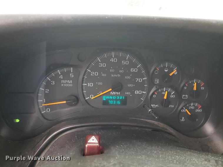 image for item DF2445 2009 Chevrolet C5500 shuttle bus