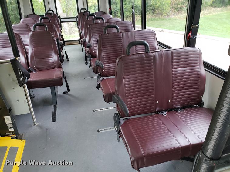 image for item DF2445 2009 Chevrolet C5500 shuttle bus