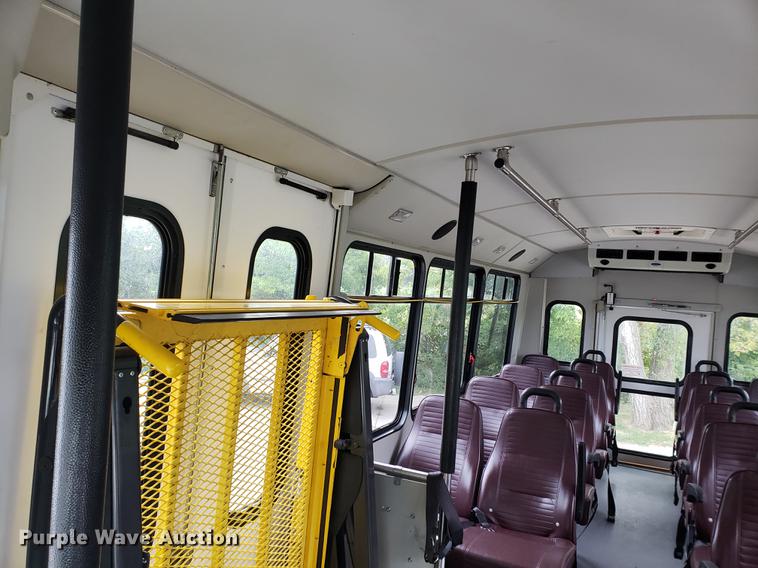 image for item DF2445 2009 Chevrolet C5500 shuttle bus