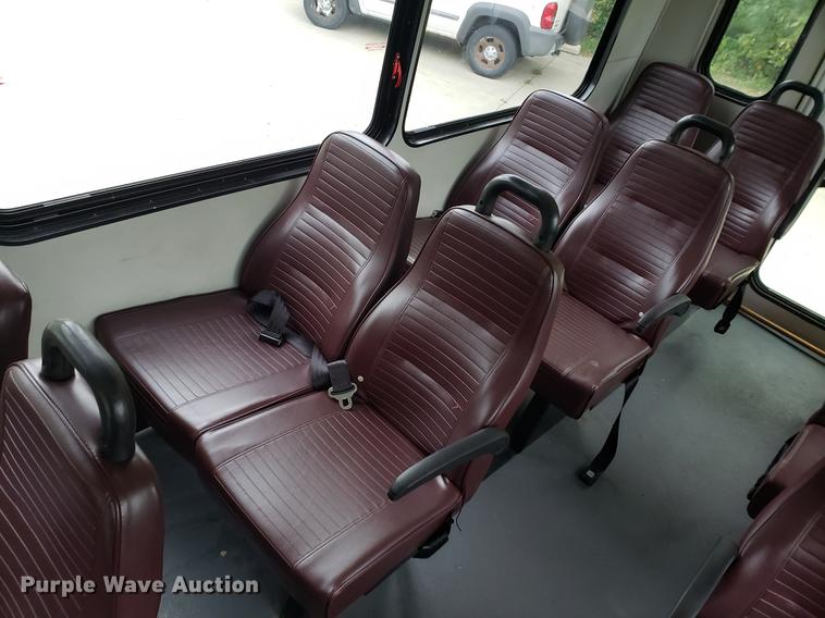 image for item DF2445 2009 Chevrolet C5500 shuttle bus