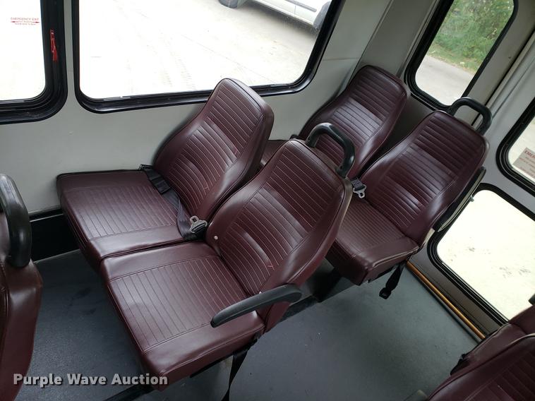 image for item DF2445 2009 Chevrolet C5500 shuttle bus