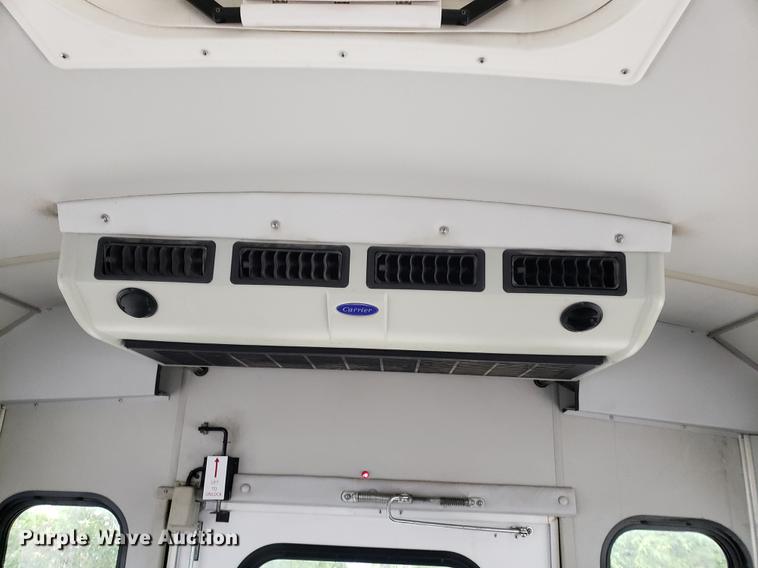 image for item DF2445 2009 Chevrolet C5500 shuttle bus