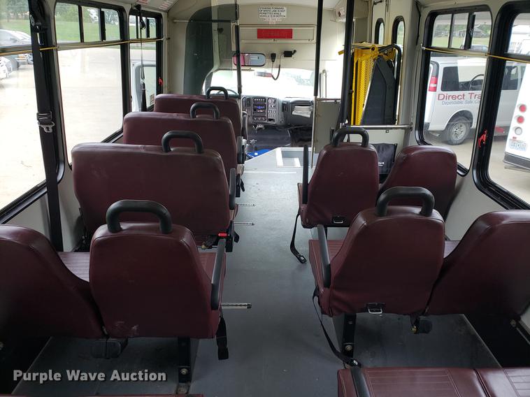 image for item DF2445 2009 Chevrolet C5500 shuttle bus