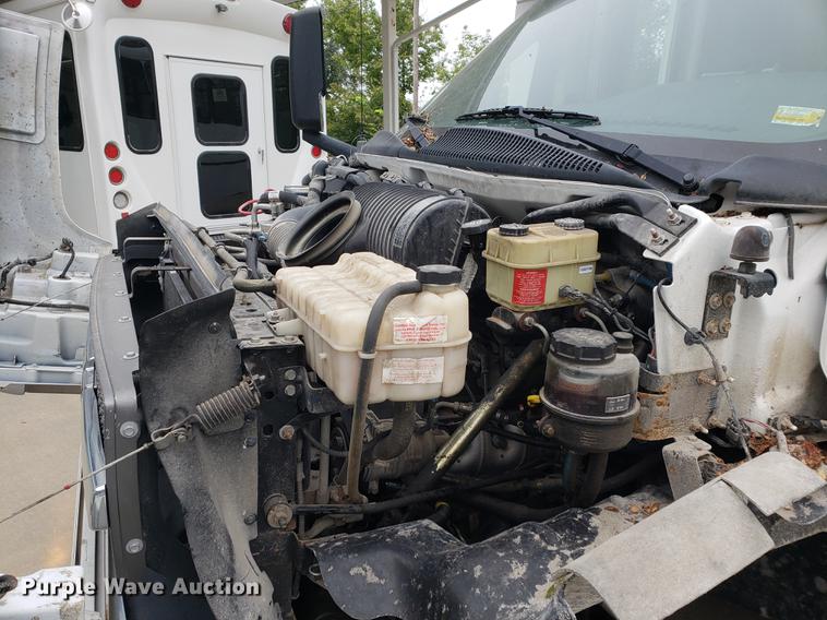 image for item DF2445 2009 Chevrolet C5500 shuttle bus