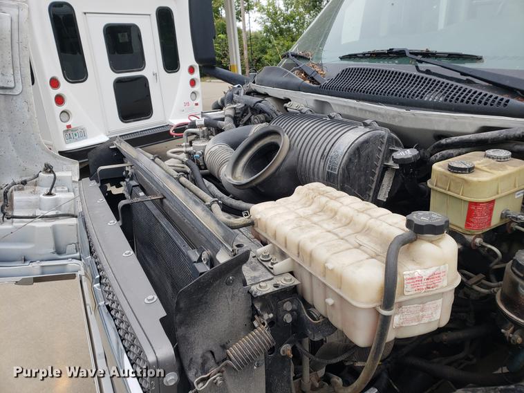 image for item DF2445 2009 Chevrolet C5500 shuttle bus