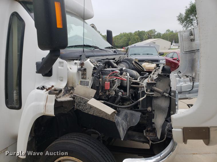 image for item DF2445 2009 Chevrolet C5500 shuttle bus