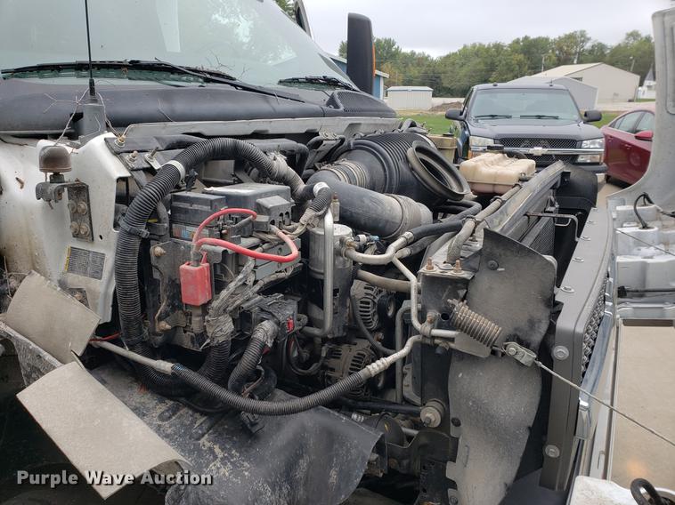 image for item DF2445 2009 Chevrolet C5500 shuttle bus