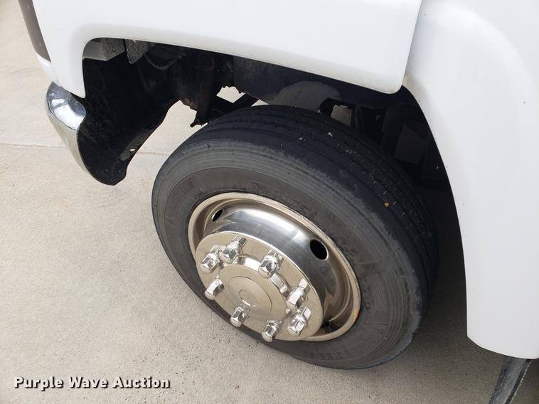 image for item DF2445 2009 Chevrolet C5500 shuttle bus