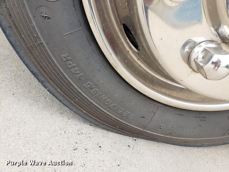 image for item DF2445 2009 Chevrolet C5500 shuttle bus