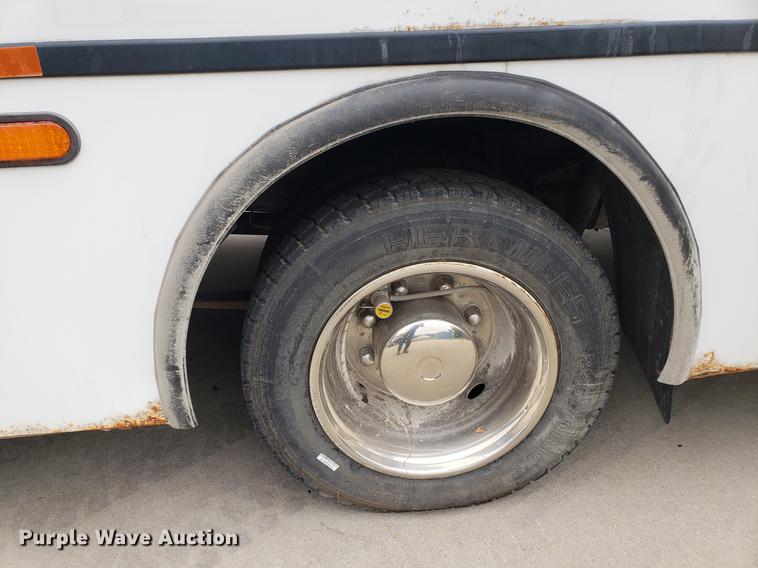 image for item DF2445 2009 Chevrolet C5500 shuttle bus