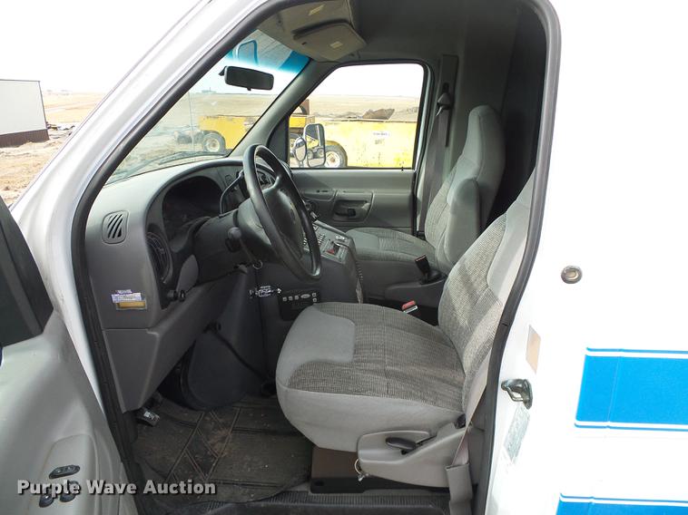 image for item DF2867 1997 Ford Econoline E350 ambulance