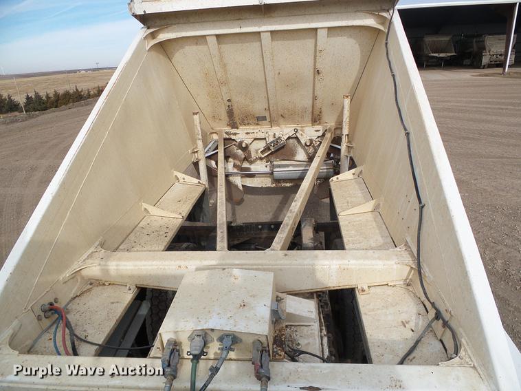 image for item DF2869 2000 Ranch bottom dump trailer