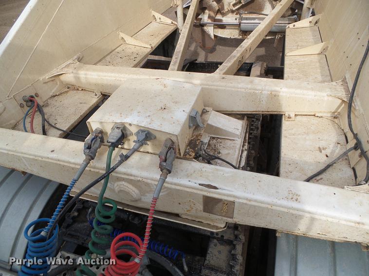 image for item DF2869 2000 Ranch bottom dump trailer