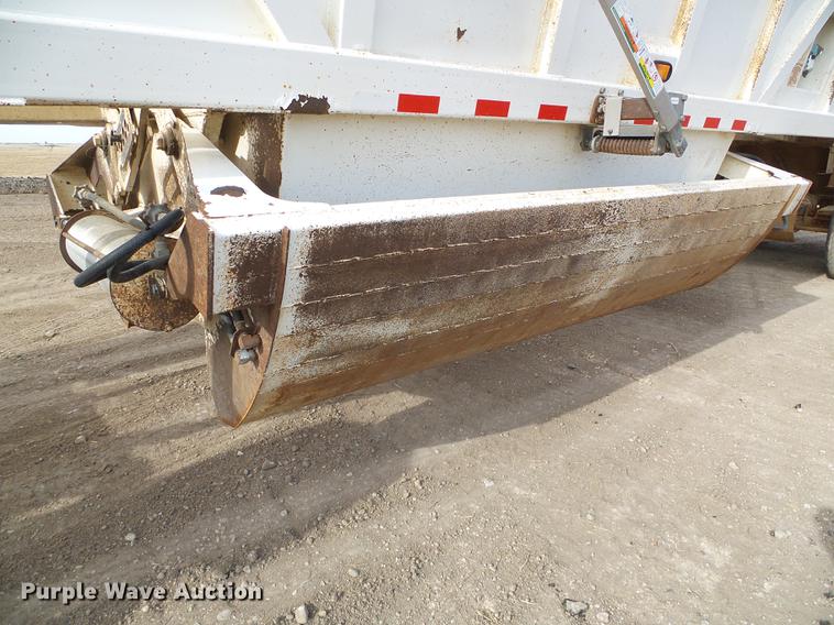 image for item DF2869 2000 Ranch bottom dump trailer